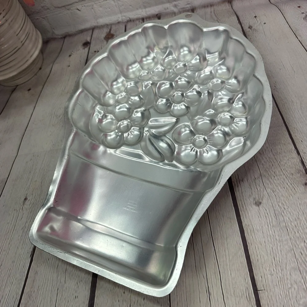 vintage wilton 1998 flower pot cake pan